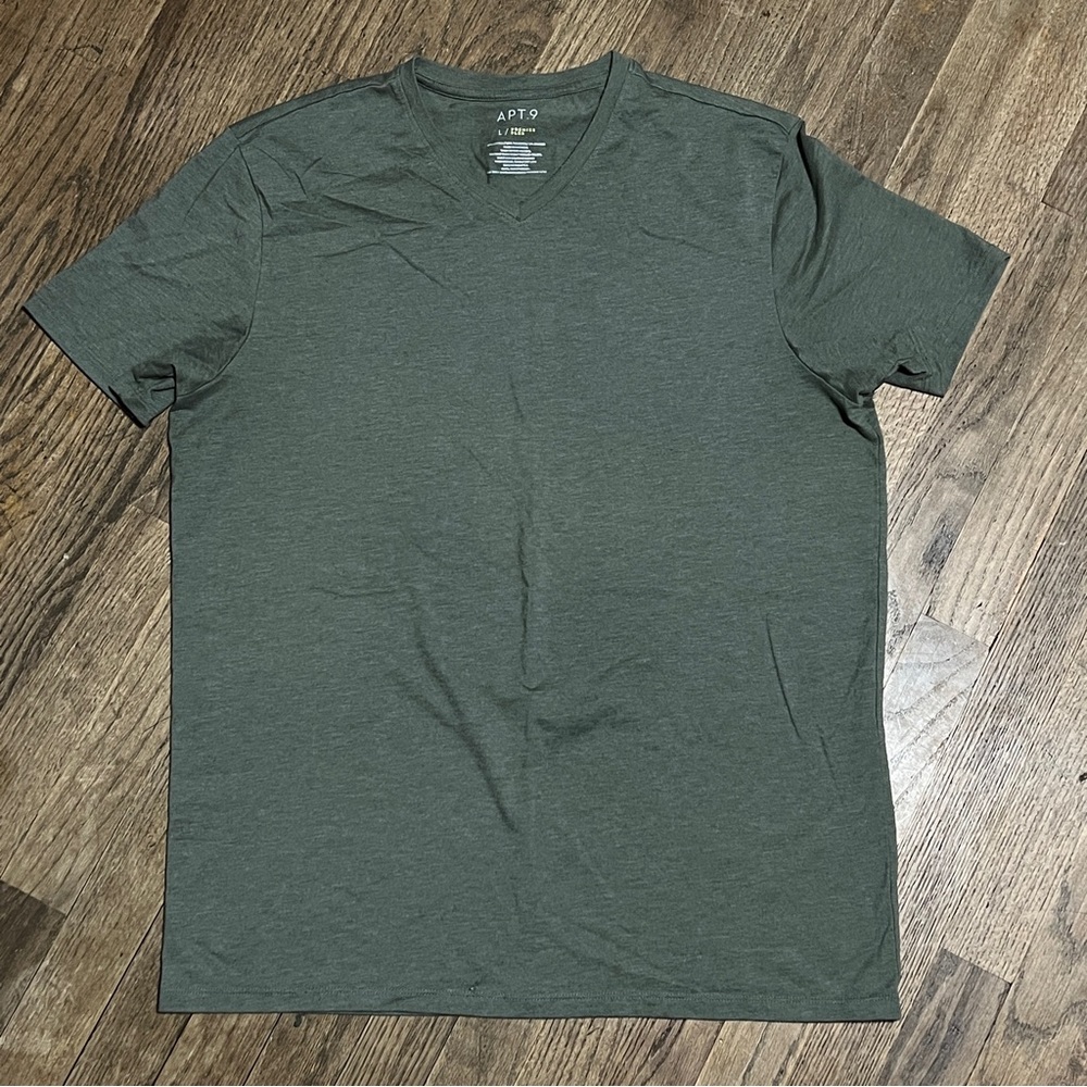 Men’s short sleeve tee size Large